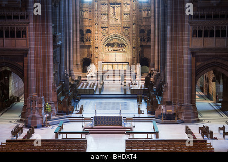 Portrait du transept et de l'autel dans la cathédrale anglicane. Liverpool, Merseyside, England, UK. Banque D'Images