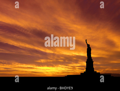 Statue de la liberté New York City au coucher du soleil illustration Banque D'Images