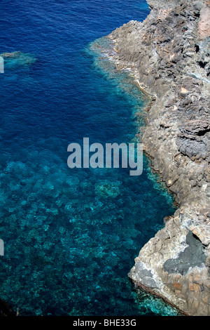 L'Italie, la Sicile, l'île de Pantelleria, roche volcanique, côte, mer Banque D'Images