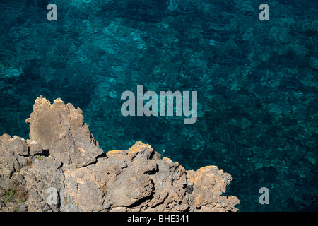 L'Italie, la Sicile, l'île de Pantelleria, roche volcanique, côte, mer Banque D'Images