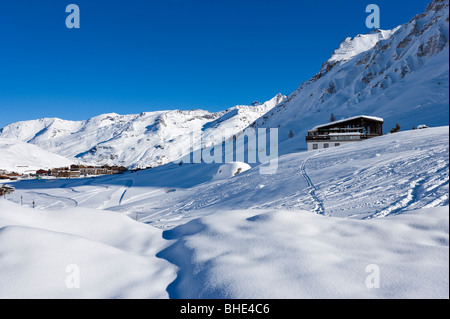 Restaurant près de Val Claret donnant sur Tignes Le Lac, Tignes, espace killy, Tignes, Savoie, France Banque D'Images