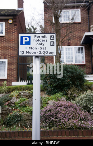 Les résidents d'un parking sign - - les détenteurs de permis à Bromley, dans le sud de Londres Banque D'Images