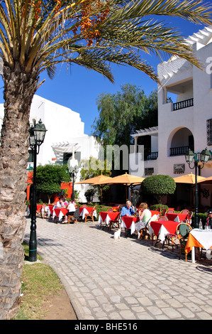 Restaurants en plein air, maisons des jardins, Port El Kantaoui, Sousse, Tunisie Gouvernorat Banque D'Images