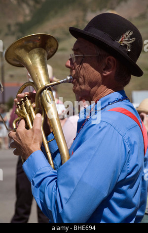 Les membres de la fanfare d'effectuer dans un défilé du 4 juillet à Silverton, Colorado. Banque D'Images