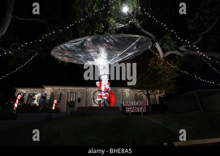 Neuf BLOCS DE LUMIÈRES DE NOËL LUMIÈRES DE NOËL QUARTIER LOS ANGELES CA USA 14 décembre 2009 Banque D'Images