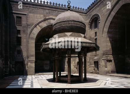 La Madrasa du sultan Barquq cour, 1386. (Période mamelouke) Le Caire, ville des morts Banque D'Images