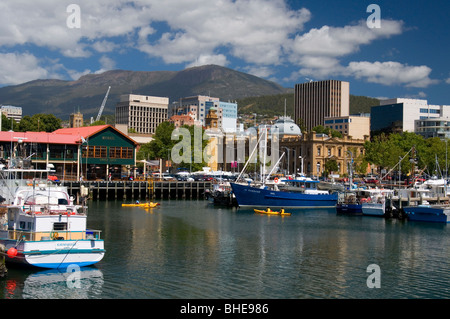 Sullivans Cove and Kunanyi / Mt Wellington, Hobart, Tasmanie, Australie Banque D'Images