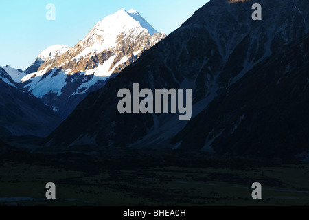 Coucher du soleil à Aoraki/Mount Cook National Park sur la piste Hooker en été - Alpes du sud de l'île du Sud, Nouvelle-Zélande Banque D'Images