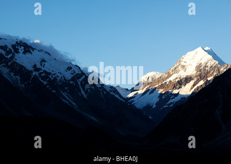 Coucher du soleil à Aoraki/Mount Cook National Park sur la piste Hooker en été - Alpes du sud de l'île du Sud, Nouvelle-Zélande Banque D'Images