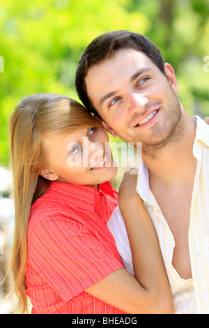 Couple amoureux pendant les vacances d'été Banque D'Images