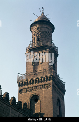 Minaret, mausolée de Sultan Qalaun. Cet hôpital, collège et tombe a été commencé en 1283 période mamelouke. Le Caire Egypte Banque D'Images