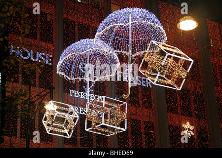 Lumières de Noël parapluie, illuminations et décorations sur le House of Fraser dans Oxford Street à Londres Banque D'Images