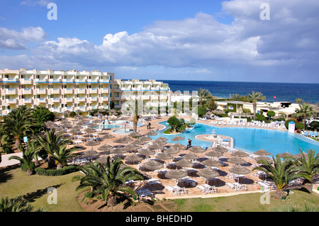 Vue de la piscine et de la plage, l'établissement ClubHotel Riu Bellevue Park, Port El Kantaoui, Sousse, Tunisie Gouvernorat Banque D'Images