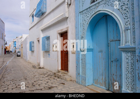 Rue Pavée, rue étroite, le Souk de Kairouan, Kairouan, Kairouan gouvernorat, Tunisie Banque D'Images