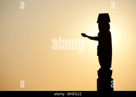 Totem de bienvenue en Silhouette Banque D'Images