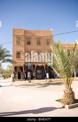 Boutique et scène de rue à Zagora au Maroc central Banque D'Images