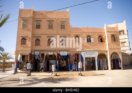 Boutiques et scène de rue à Zagora au Maroc central Banque D'Images