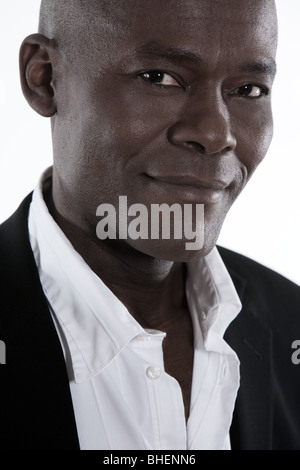 Studio shot portrait of a smiling Handsome Man Afro 40 Banque D'Images