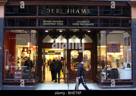 Un grand magasin Debenhams à Leeds, Angleterre, Royaume-Uni Banque D'Images