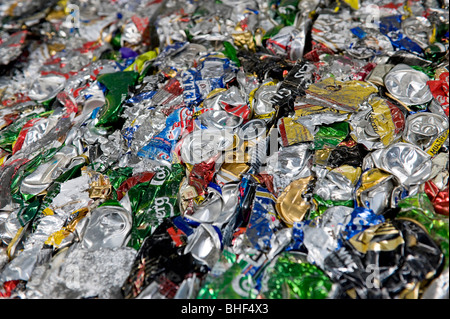 Canettes de boisson prête pour le recyclage Banque D'Images