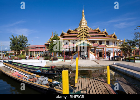 La pagode Phaung Daw Oo Paya. Village Ywama. Lac Inle. Myanmar Banque D'Images