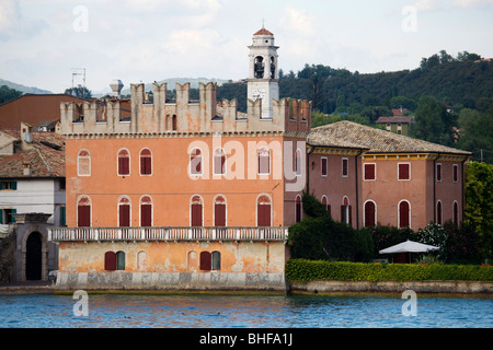 Palace à Lazise sur le lac de Garde, Vénétie, province de Vérone, Lac de Garde, Italie Banque D'Images