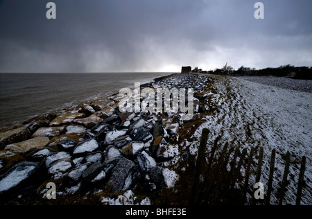 L'érosion côtière à l'East Lane, près de Bawdsey sur la côte du Suffolk. Banque D'Images