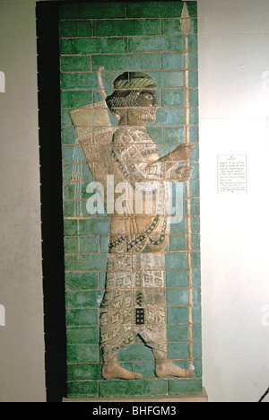 Relief montrant un archer de la Garde royale, le palais de Darius I, Susa, c500 BC. Artiste : Inconnu Banque D'Images