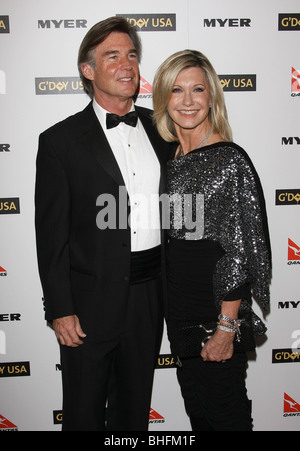 AMAZON JOHN EASTERLING OLIVIA NEWTON-JOHN G'DAY USA USA 2010 gala cravate noire de LOS ANGELES HOLLYWOOD Los Angeles CA USA 16 Janu Banque D'Images