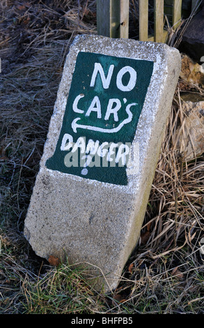 "Pas de danger de la voiture ?", peints à la main, signe. Robiesland ferme, Bonnington, Lanarkshire, Écosse, Royaume-Uni, Europe. Banque D'Images