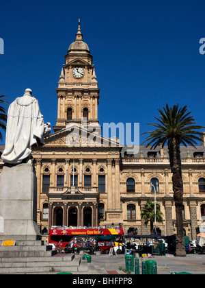 Bus de Ligne rouge l'Hôtel de Ville sur la rue Darling avec Grand Parade Cape Town Afrique du Sud Banque D'Images