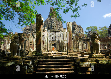 Entrée au temple Bayon avec lions gardien Angkor Thom Cambodge complexe Banque D'Images