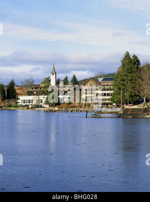 Géographie / voyage, Allemagne, Bade-Wurtemberg, Titisee, vue sur la ville / paysages urbains, vue de la ville sur le lac, Additional-Rights Clearance-Info-Not-Available- Banque D'Images