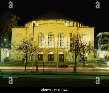 Géographie / voyage, Allemagne, Bade-Wurtemberg, Freiburg im Breisgau, théâtre / Theatre, théâtre de la ville (Stadttheater), vue extérieure, photo de nuit, Additional-Rights Clearance-Info-Not-Available- Banque D'Images