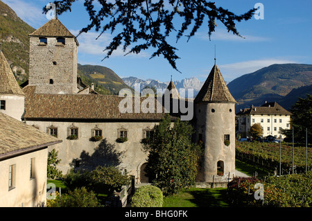 Maretsch Castle dans la lumière du soleil à l'automne, Bozen, Tyrol du Sud, Italie, Europe Banque D'Images