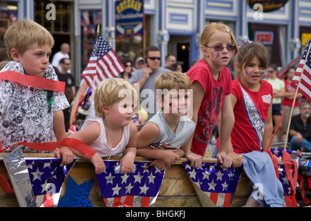 Petite ville parade sur la quatrième de juillet dans la ville de montagne de Silverton, Colorado. Banque D'Images