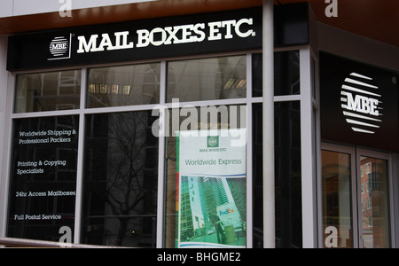 Un Mail Boxes Etc adresse entreprise dans une ville du Royaume-Uni. Banque D'Images