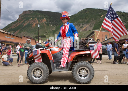 Petite ville parade sur la quatrième de juillet dans la ville de montagne de Silverton, Colorado. Banque D'Images