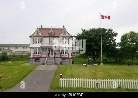 Maison ensoleillée, une ancienne résidence du commerçant, est un musée illustrant différents thèmes de Harbour Breton's histoire riche et colorée Banque D'Images