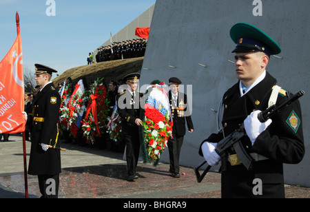 La célébration du Jour de la victoire. Mémorial aux défenseurs de la région arctique soviétique pendant la Grande Guerre Patriotique ( ) DE LA DEUXIÈME GUERRE MONDIALE. Murmansk Banque D'Images