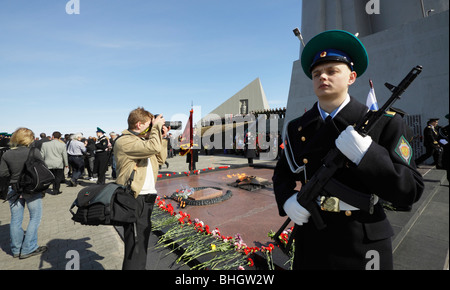 La célébration du Jour de la victoire. Mémorial aux défenseurs de la région arctique soviétique pendant la Grande Guerre Patriotique ( ) DE LA DEUXIÈME GUERRE MONDIALE. Murmansk Banque D'Images