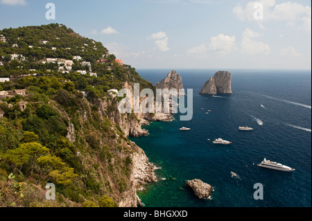 Vue sur Capri côte depuis le jardin d'Auguste, l'île de Capri, Italie Banque D'Images