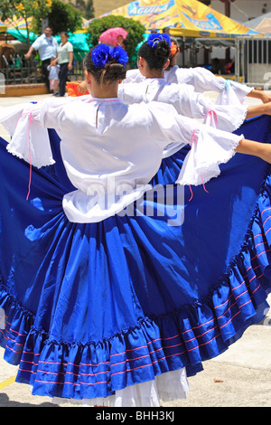 Groupe de danse folklorique de l'Université pédagogique de la Colombie. Duitama, Colombie, Amérique du Sud Banque D'Images