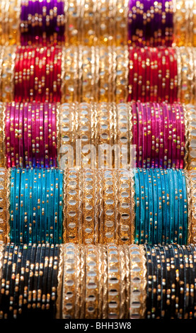 Womens bangles indiens. L'Inde. Selective focus Banque D'Images