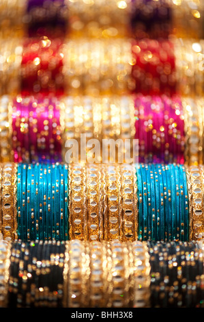 Womens bangles indiens. L'Inde. Selective focus Banque D'Images