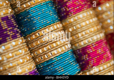 Womens bangles indiens. L'Inde. Selective focus Banque D'Images