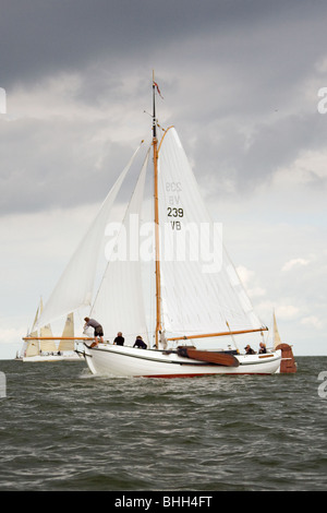 Course de voile sur l'IJsselmeer aux Pays-Bas Banque D'Images