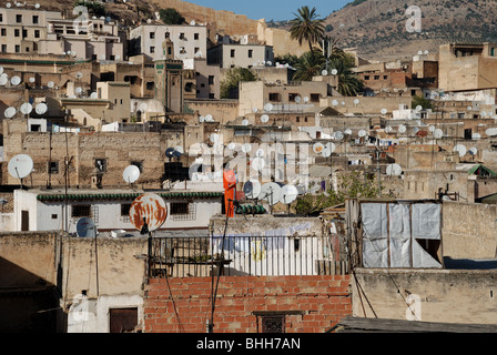 Toits dans la Médina de Fes, Maroc. Banque D'Images