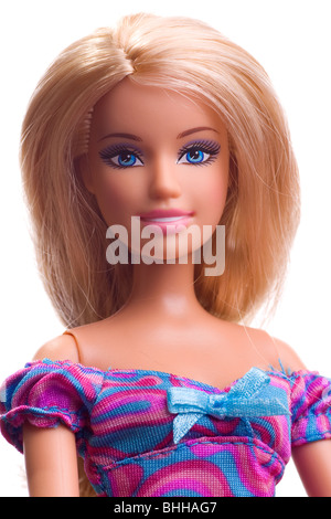 Poupée Barbie portrait assis avec des cheveux blonds et des yeux bleus Banque D'Images