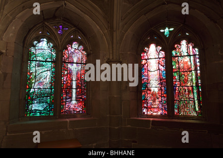 Vitraux modernes "Le Thomas Traherne Windows' dans la chapelle à l'intérieur de l'espace lobby de Audley La cathédrale de Hereford. Banque D'Images